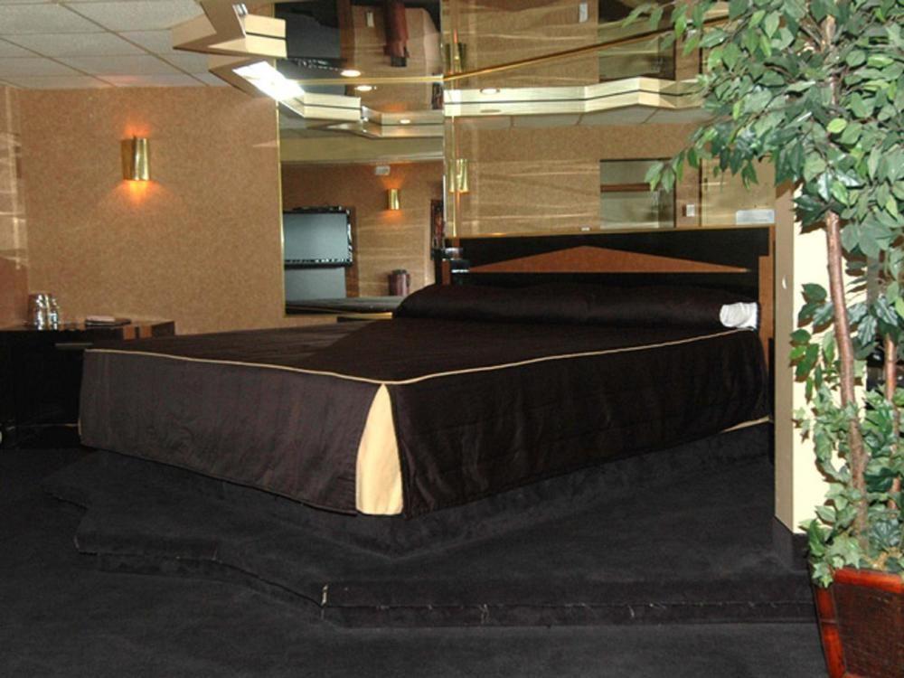 Motel Labarre Лонгуил Екстериор снимка