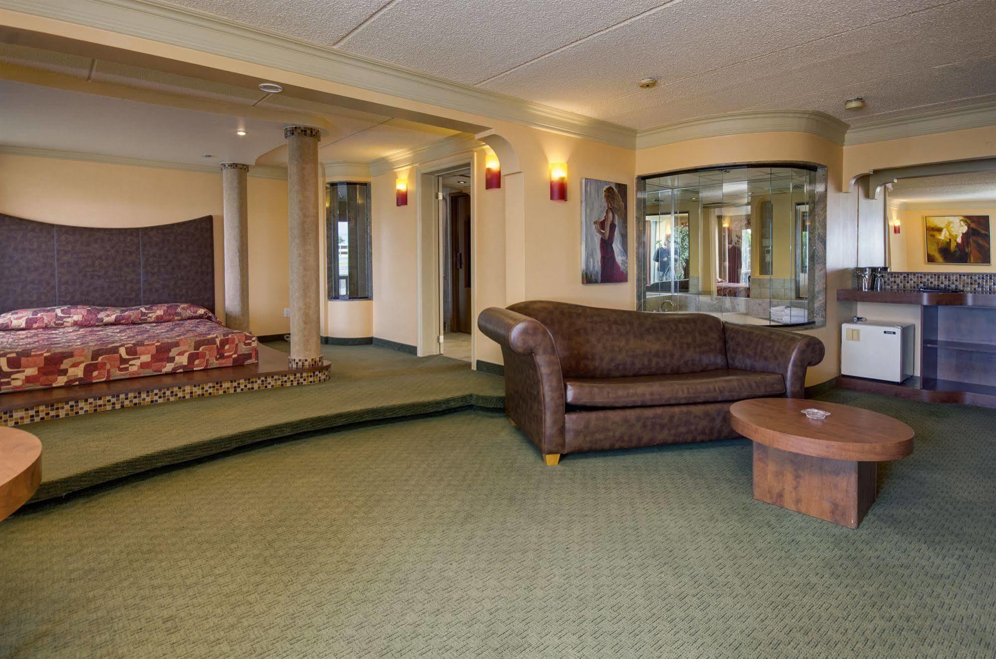 Motel Labarre Лонгуил Екстериор снимка