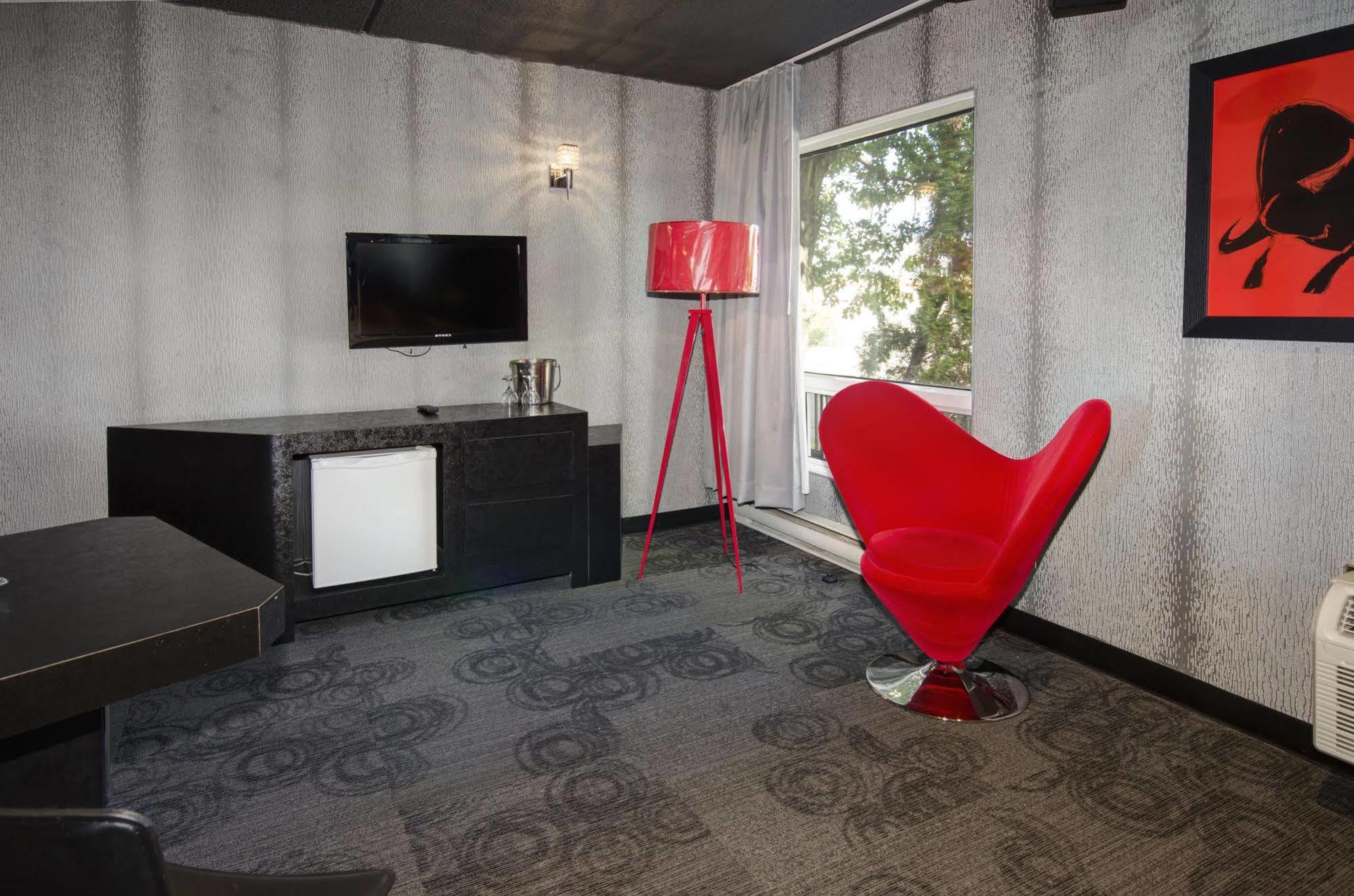Motel Labarre Лонгуил Екстериор снимка