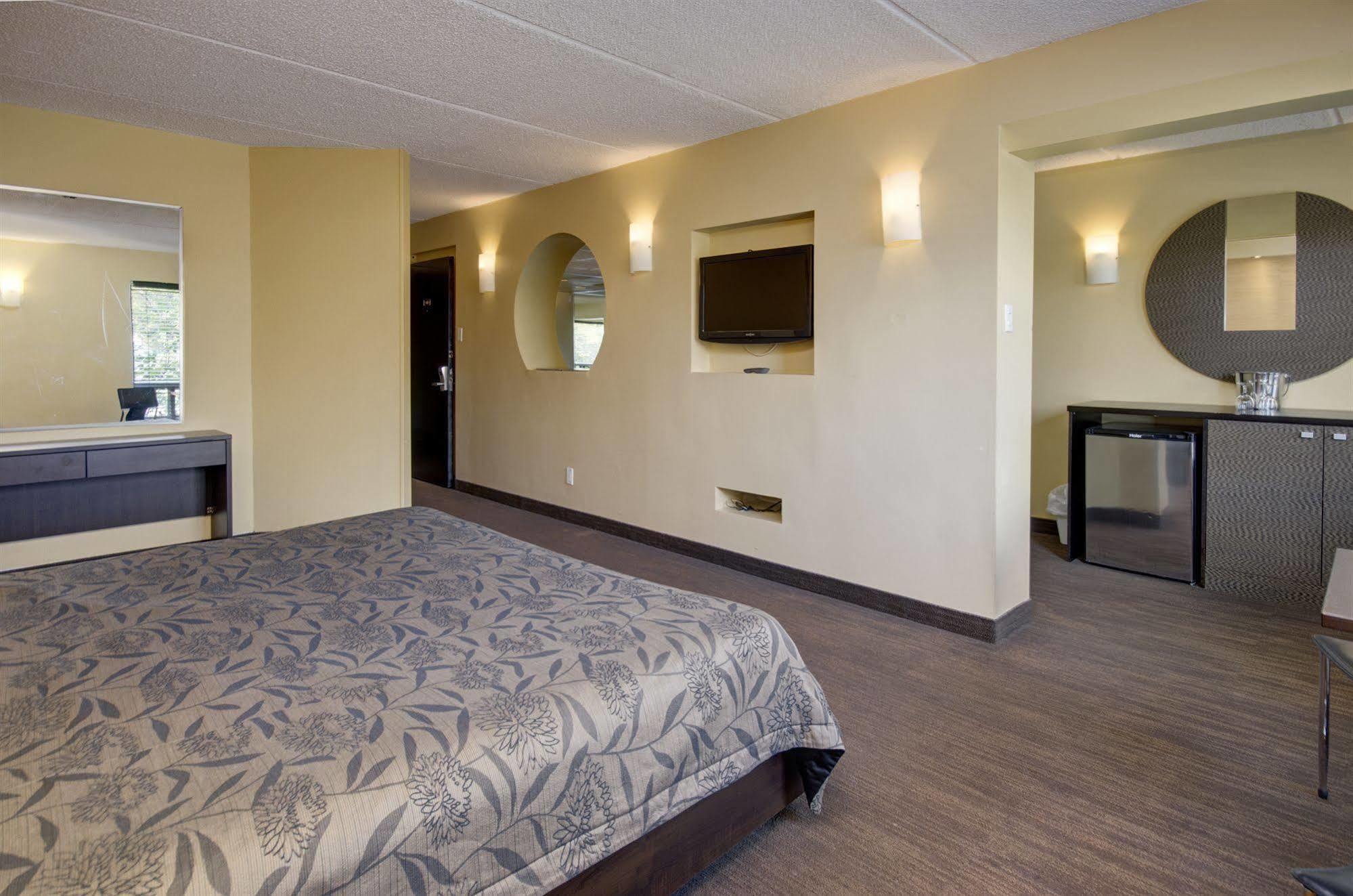 Motel Labarre Лонгуил Екстериор снимка