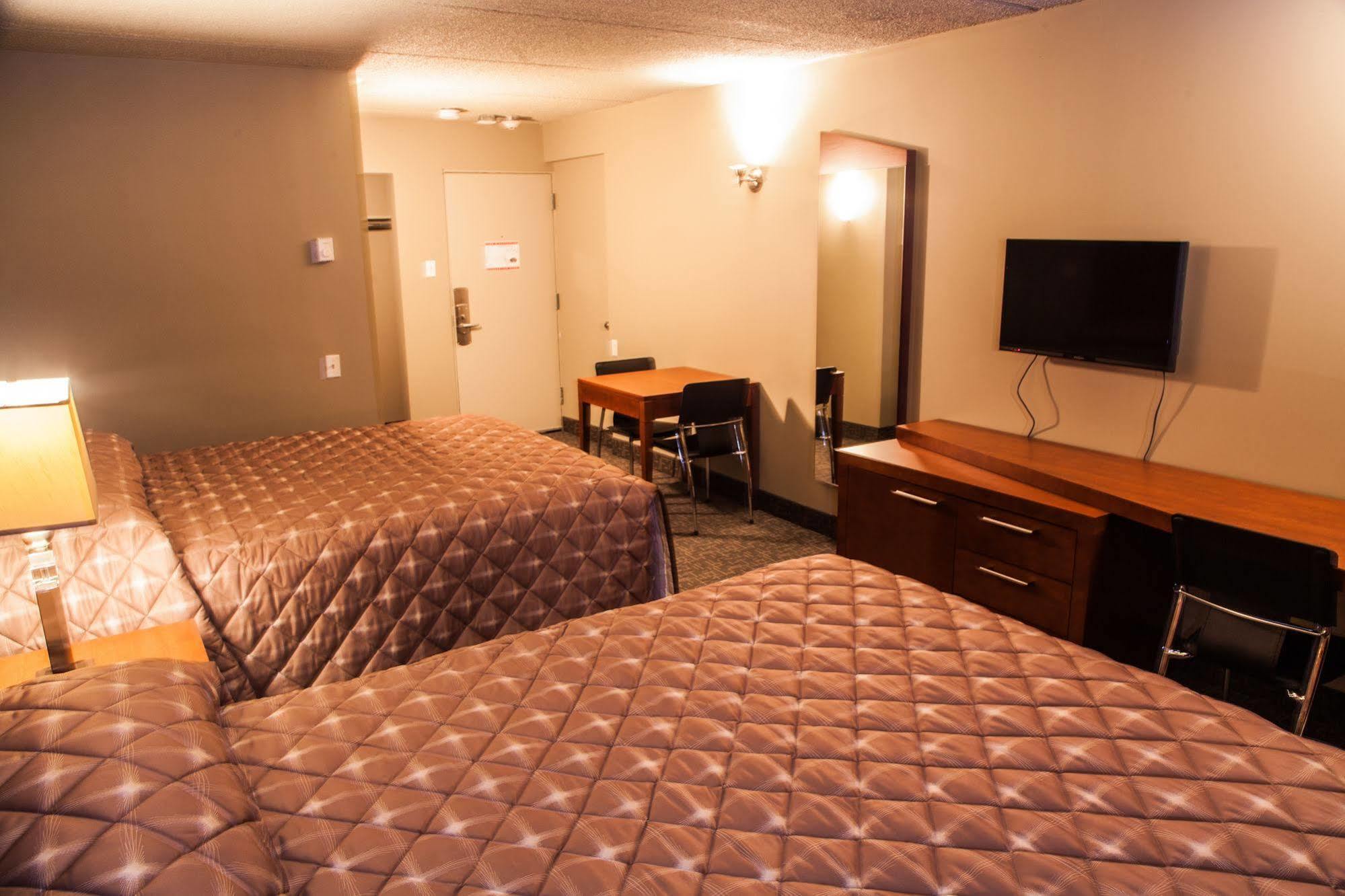 Motel Labarre Лонгуил Екстериор снимка