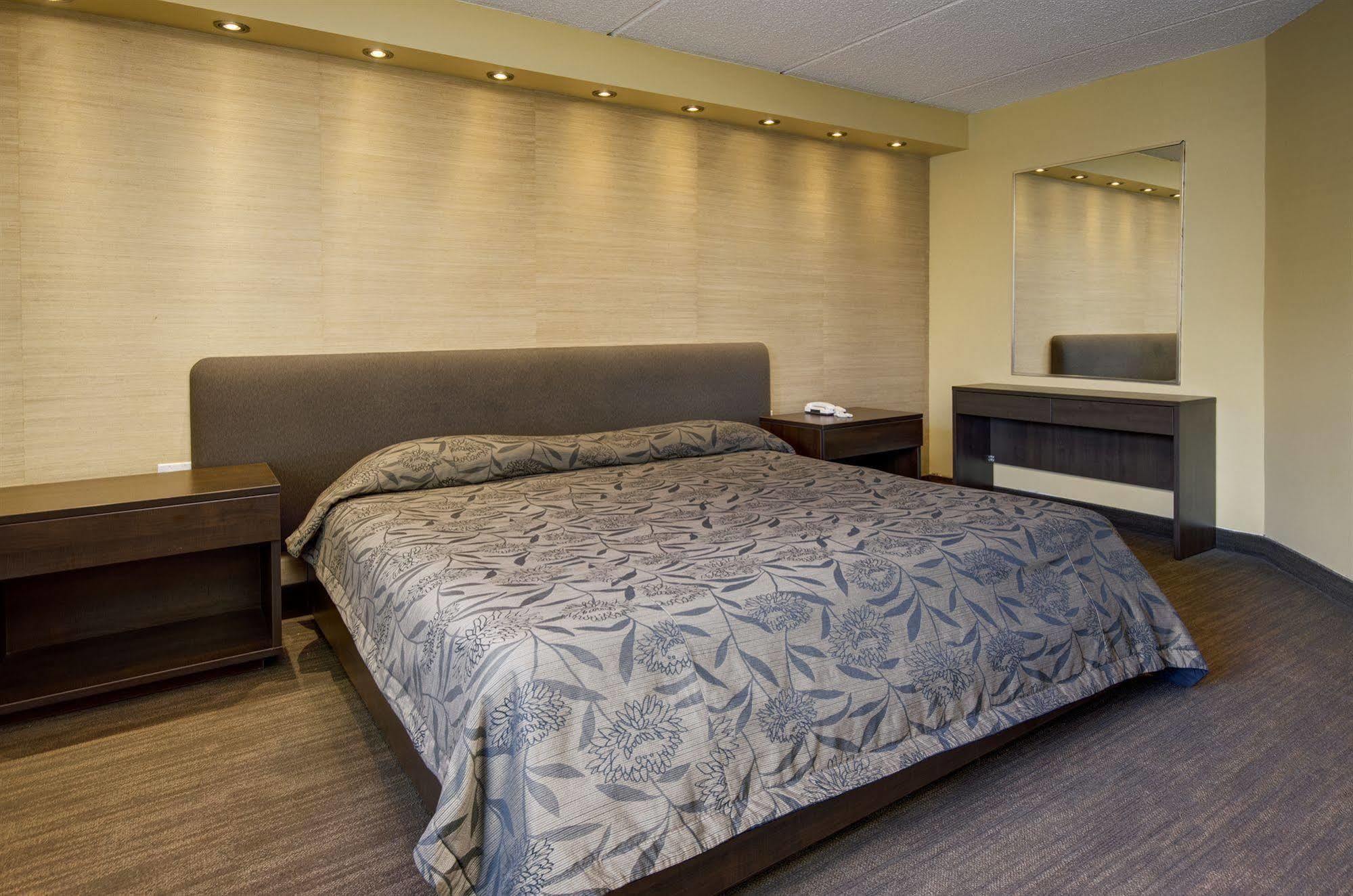 Motel Labarre Лонгуил Екстериор снимка