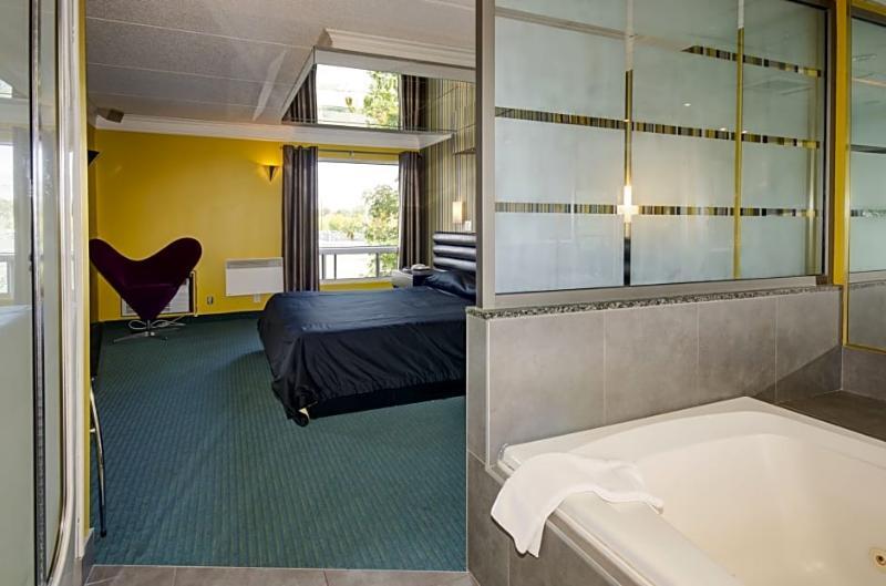 Motel Labarre Лонгуил Екстериор снимка